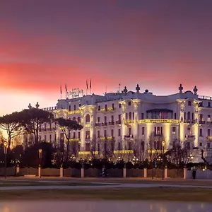 Grand Hotell